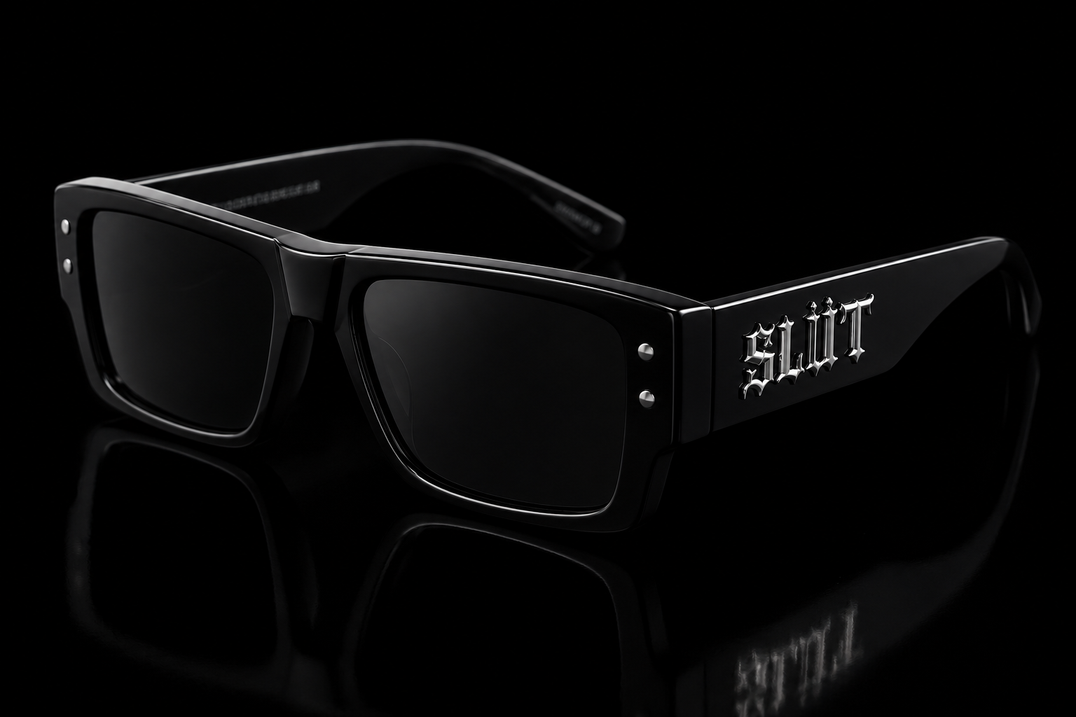 SLÜT Black Square Sunglasses Detail